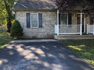 75 Breeze Hill Ln, Martinsburg, WV 25405