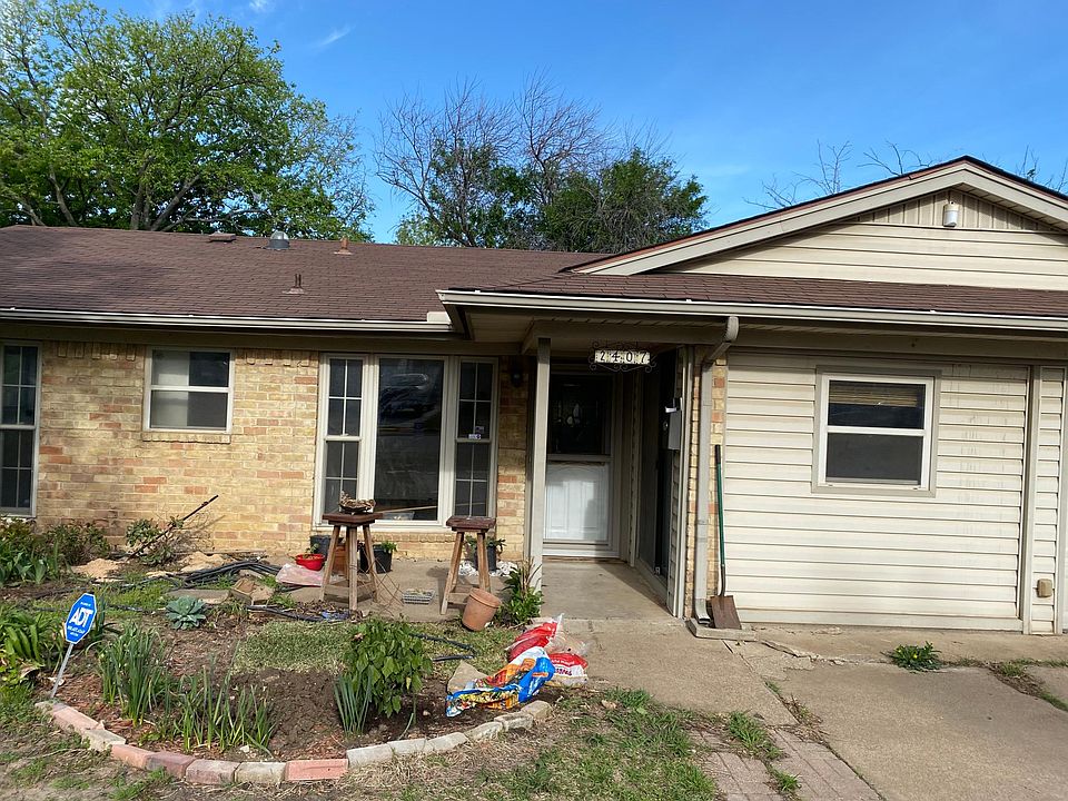 1st image of 2407 Glacier St