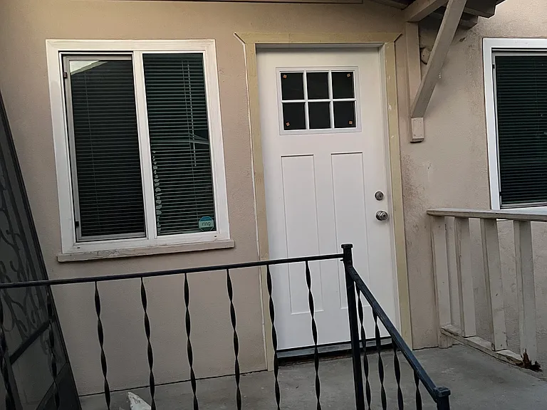 922 W Grand Blvd — Photo 2