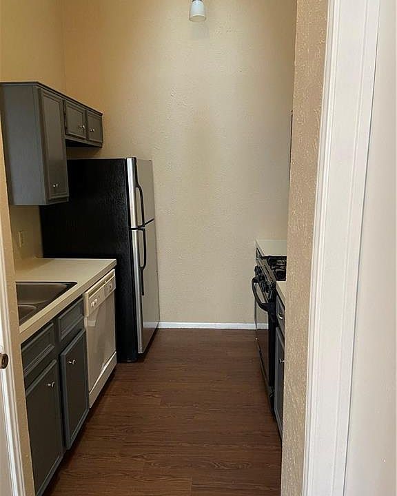 1st image of 616 Rollingway Dr APT B