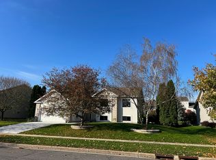 910 Questa Ridge Trl, Verona, WI 53593