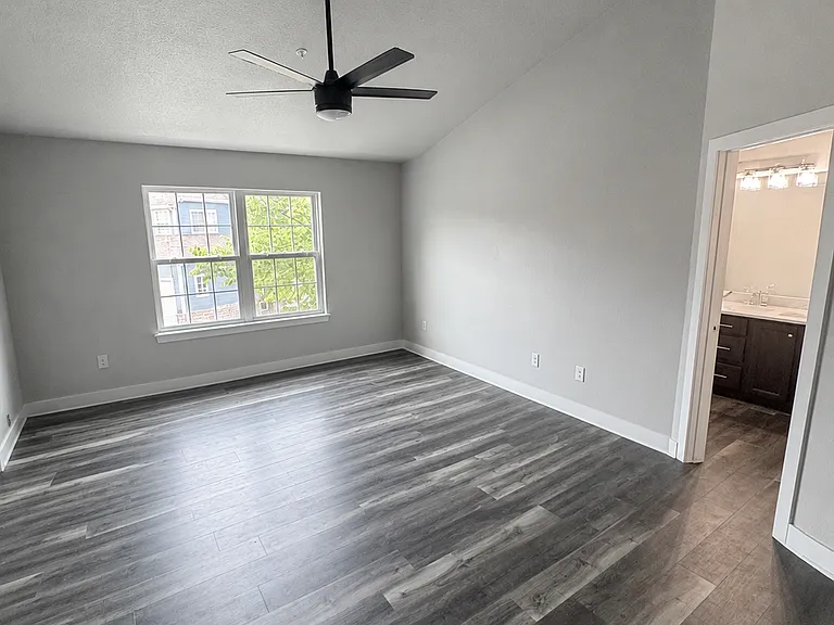 266 Rockview Dr — Photo 6