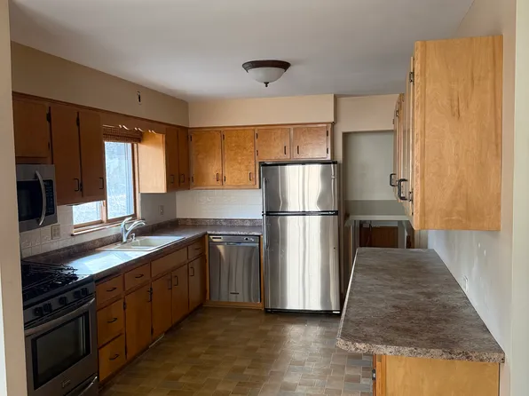 128 Fernwood Dr, Naperville, IL 60540