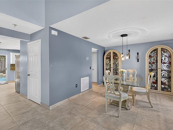 3rd image of 4912 Newton Ct