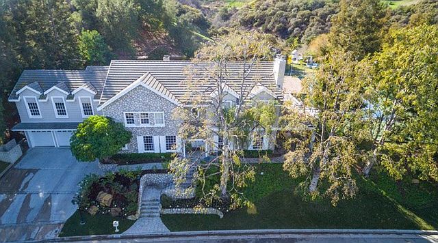 1st image of 21262 Mulholland Dr