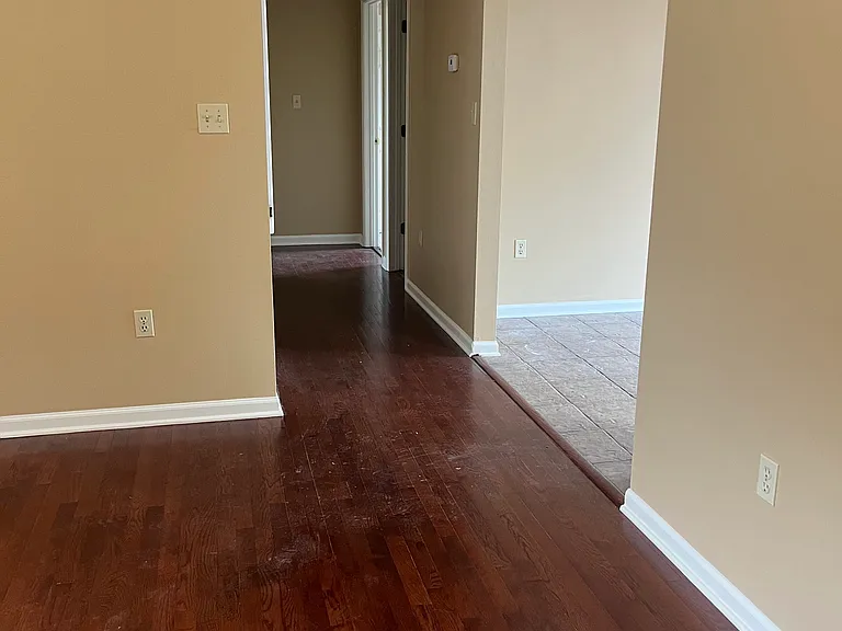 2105 Jonathan Ln — Photo 3