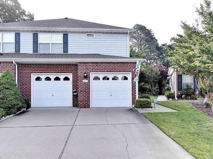 1st image of 207 Belmont Cir