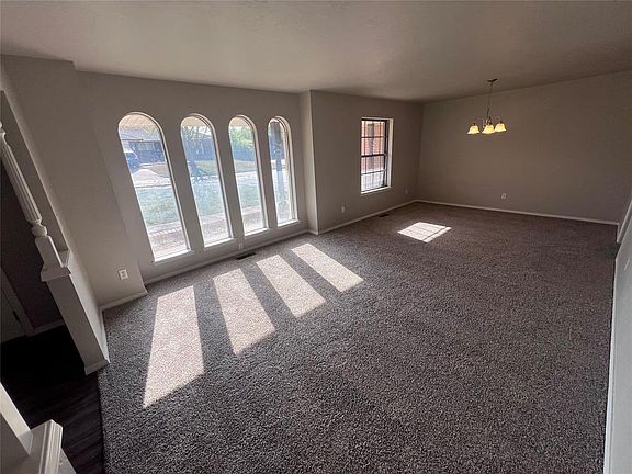 4th image of 709 Glenmanor Dr
