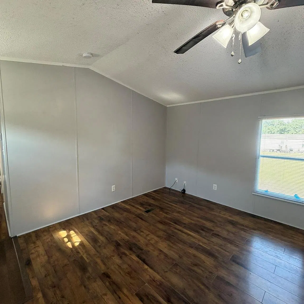 3 bed, 2.0 bath, 1100 sqft, $1,350 — Photo 1