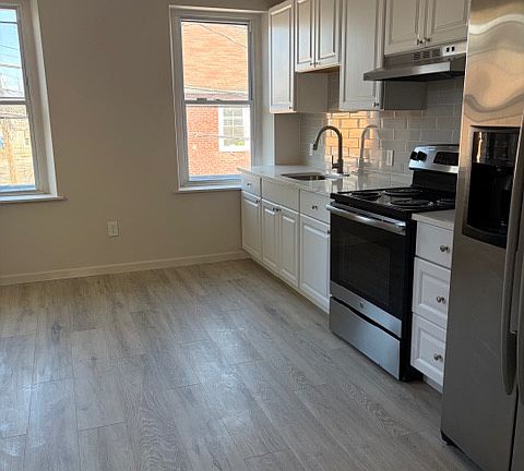 2nd image of 26 W Liberty St Floor 2