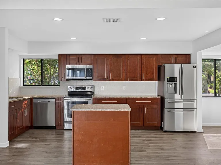 7812 Linkside Dr — Photo 7