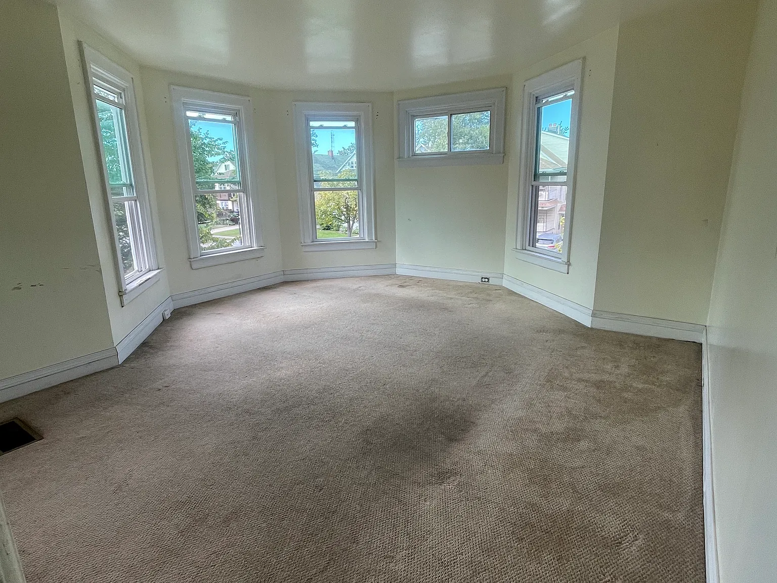 3 bed, 1200 sqft, $1,650 — Photo 1