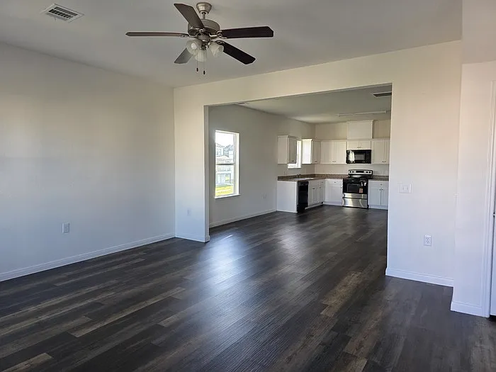 Building Photo - 6303 White Oak Dr