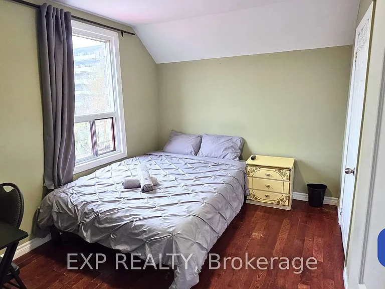 1562 Jane St — Photo 27
