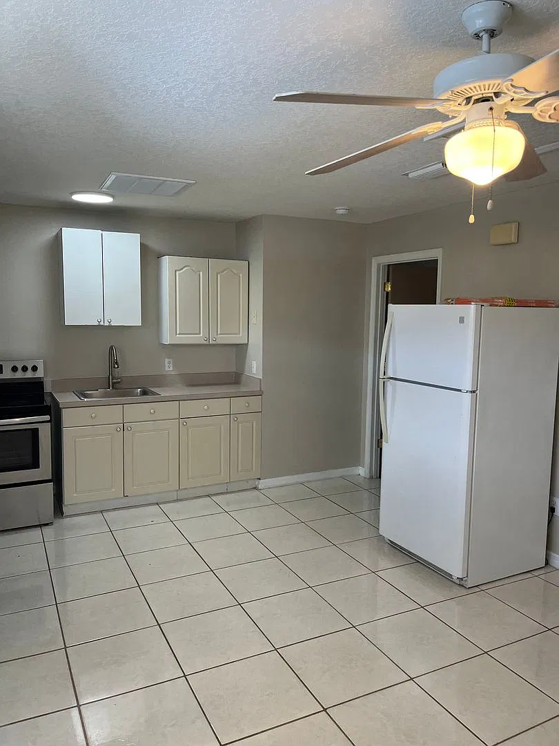 213 Washington Palm Loop - Lockout — Photo 3