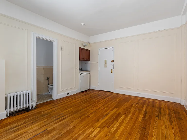 245 W 75th St #6D — Photo 4