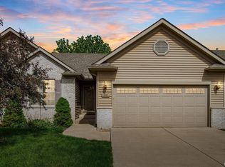 1357 Pinnacle Pines Ct, Bettendorf, IA 52722