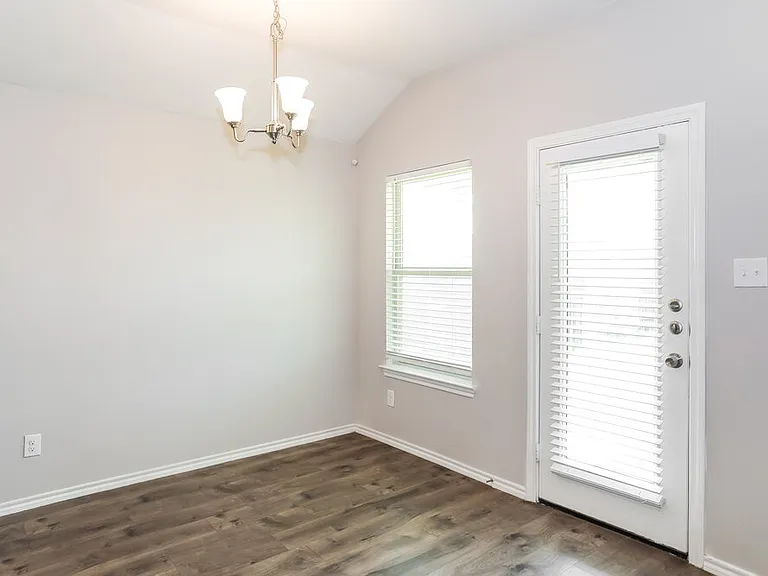 980 Alton Dr — Photo 4