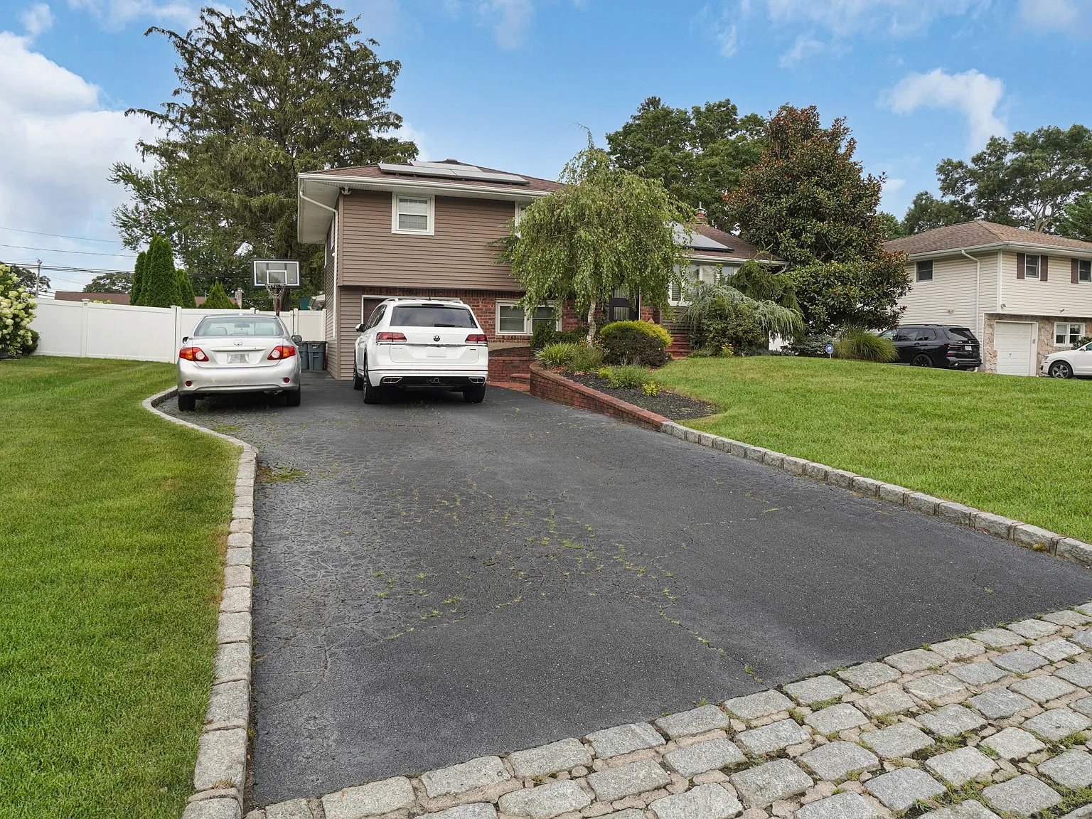 4 bed, 1600 sqft, $5,700 — Photo 2