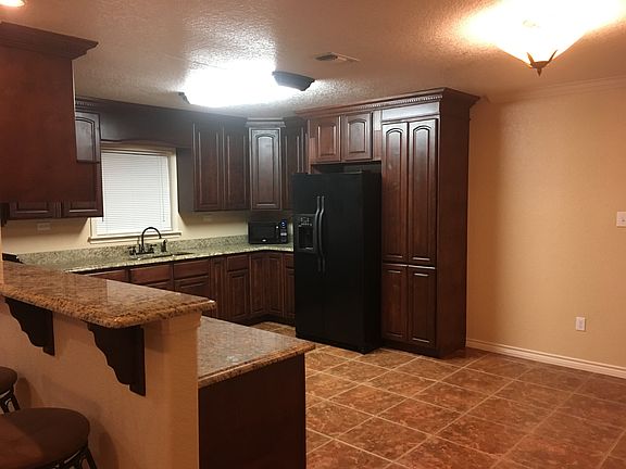 5th image of 1715 Rebecca Ln