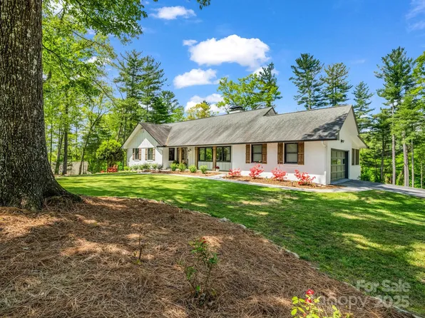 1351 Chanteloup Dr, Hendersonville, NC 28739