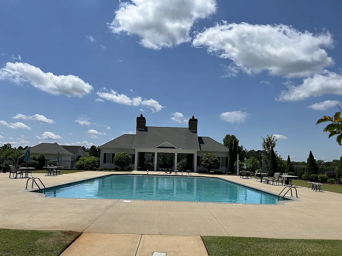 4 bed, 2.5 bath, 1800 sqft, $2,000 — Photo 2