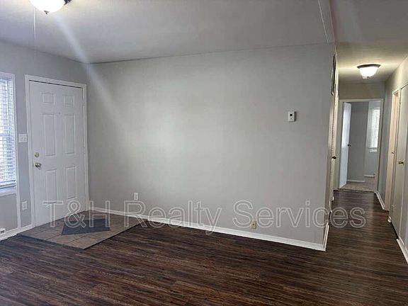 5th image of 608 Iroquois St