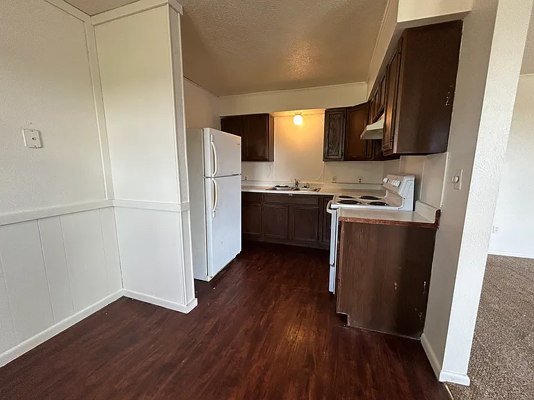 785 S East St #4 — Photo 3