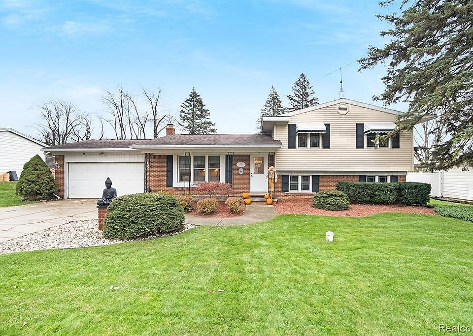 1st image of 4467 Saint Martins Dr