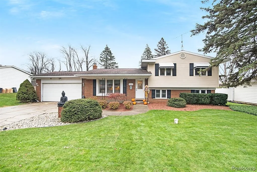 4467 Saint Martins Dr photo 1