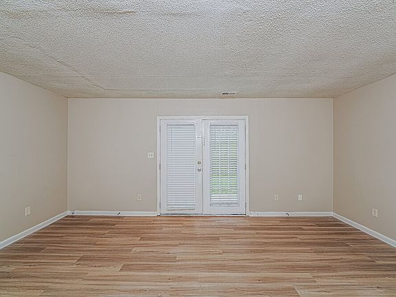 5th image of 904 Cedar Crest Dr