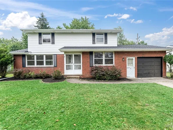 6 Impala Pkwy, Lancaster, NY 14086