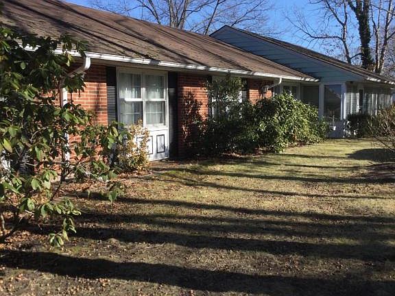 3rd image of 146B Farrington Ct #100B