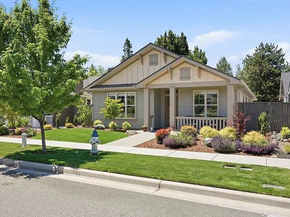 566 Canterwood Dr, Medford, OR 97504