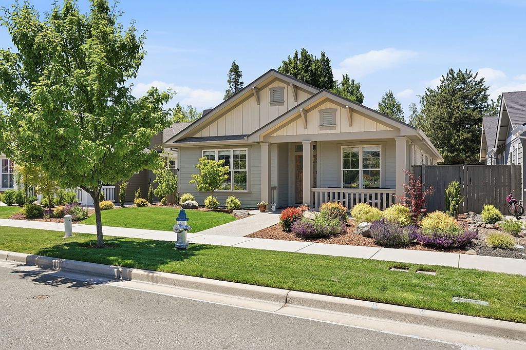 566 Canterwood Dr - Property Image