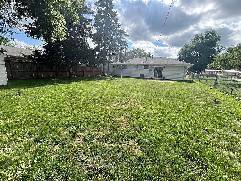 2512 S West Ave — Photo 22
