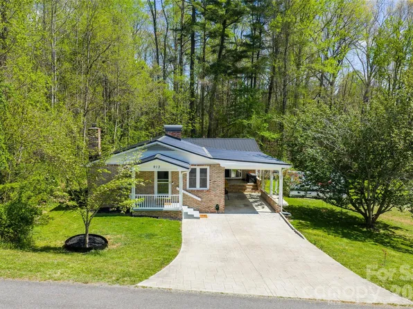 913 Dorothy St, Hendersonville, NC 28791