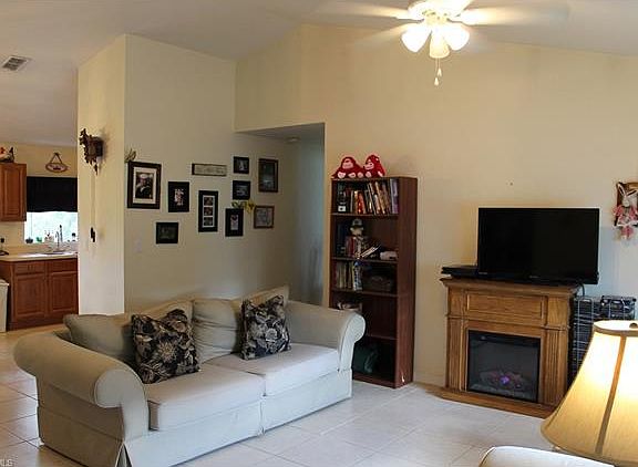 3rd image of 1055 Barcelona St E