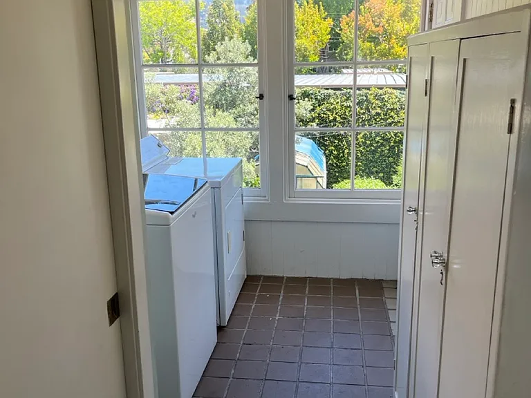 2323 Grant St — Photo 11