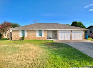 125 Plainview Dr, Poth, TX 78147