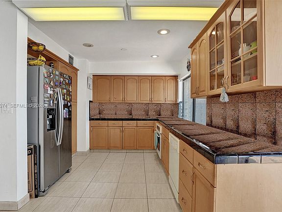 4th image of 3003 Lakewood Ln