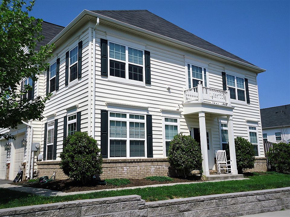 1st image of 214 Bowling Green Cir #1