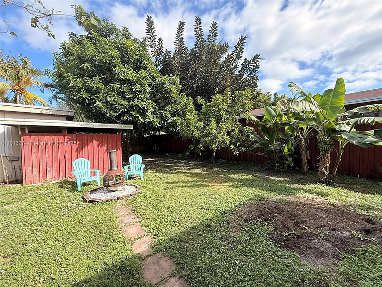 2435 Wilson St — Photo 21
