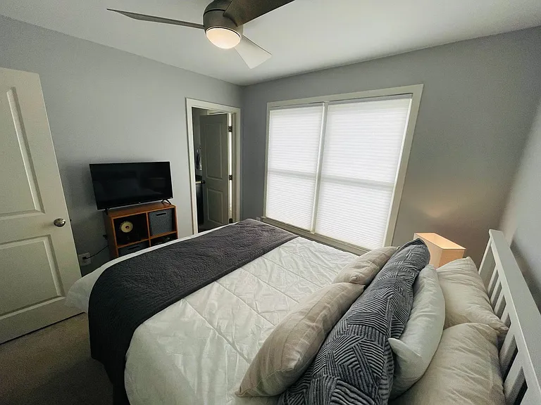 924 Pete Jones Way — Photo 30
