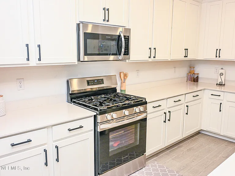 633 Superior Blvd — Photo 38