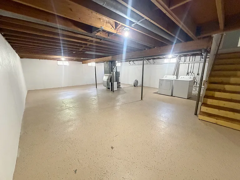 501 Wood St S — Photo 8