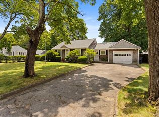 24 Magnolia St, Warwick, RI 02889