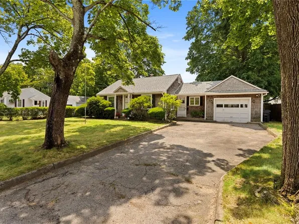24 Magnolia St, Warwick, RI 02889