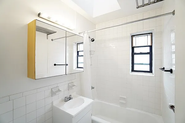 Rented by Renetta Real Estate | media 15