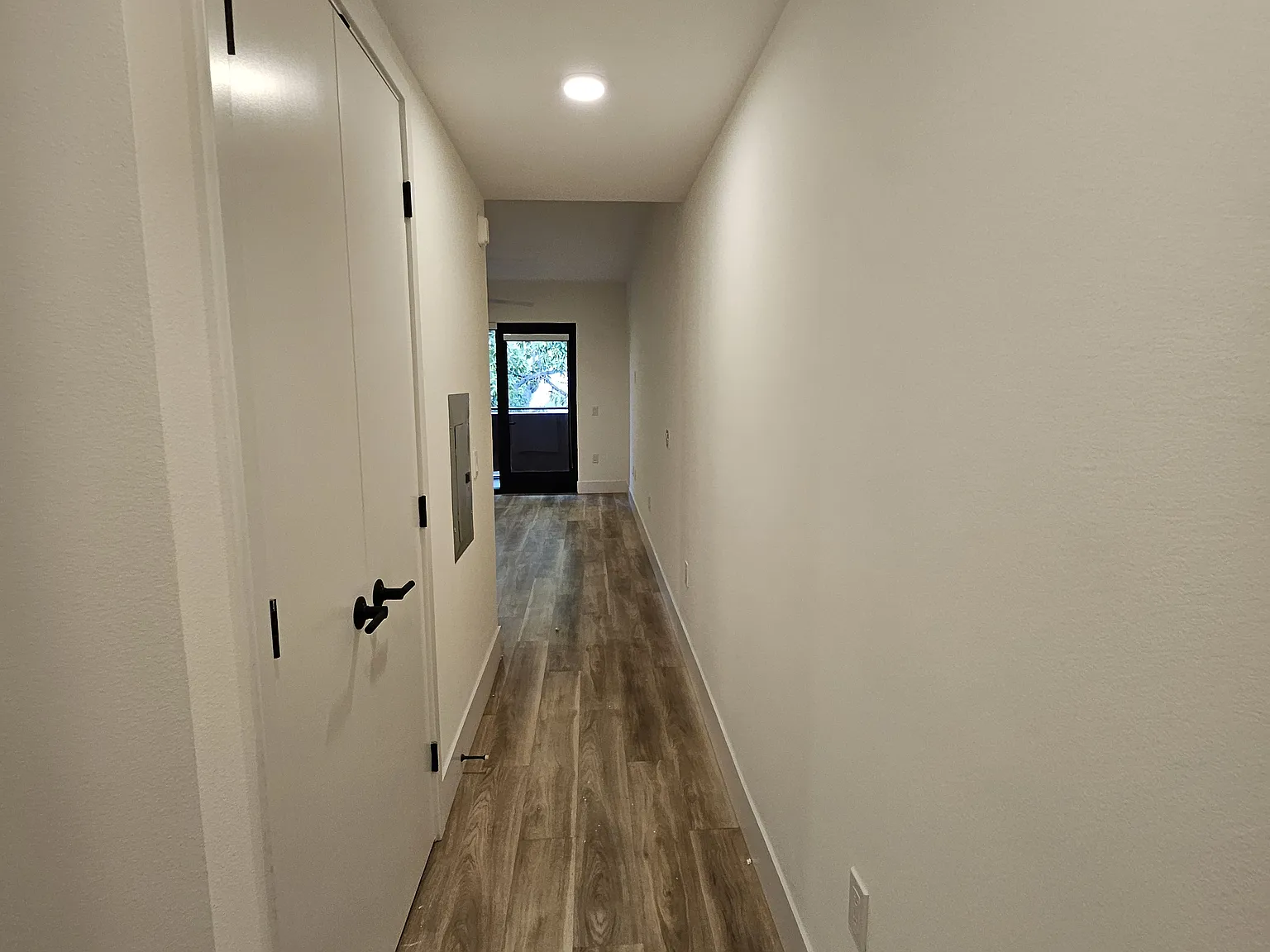 Studio, 450 sqft, $2,499 — Photo 4